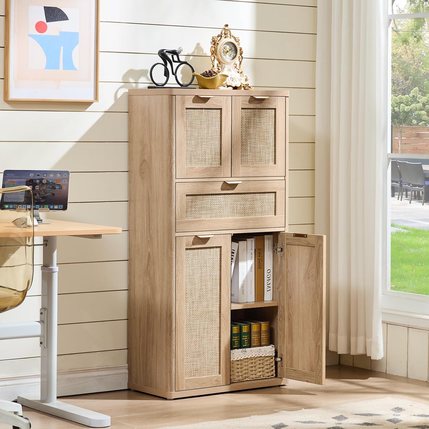 Versatile bedroom-to-entryway use